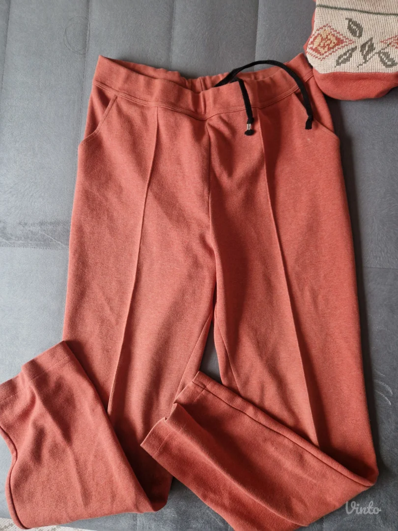 Komplet trenerka oversize kao nova