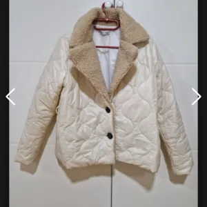 Krem prolećena jakna kao nova