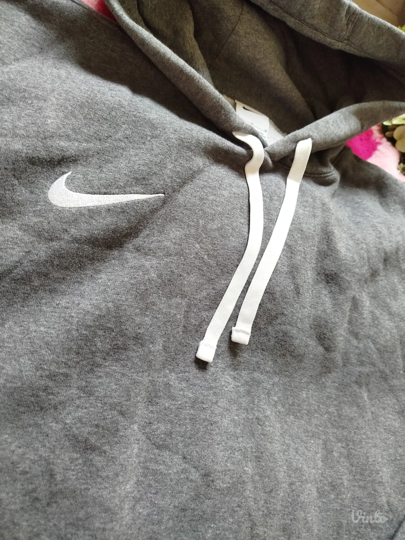 Nike duks sa kapuljačom