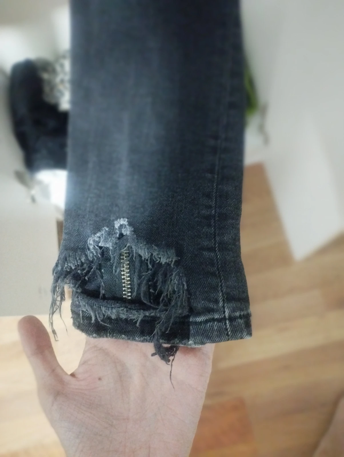 Zara crne teksas farmerke plitkog struka u S veličini