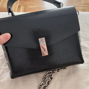 Mona crna kožna torba