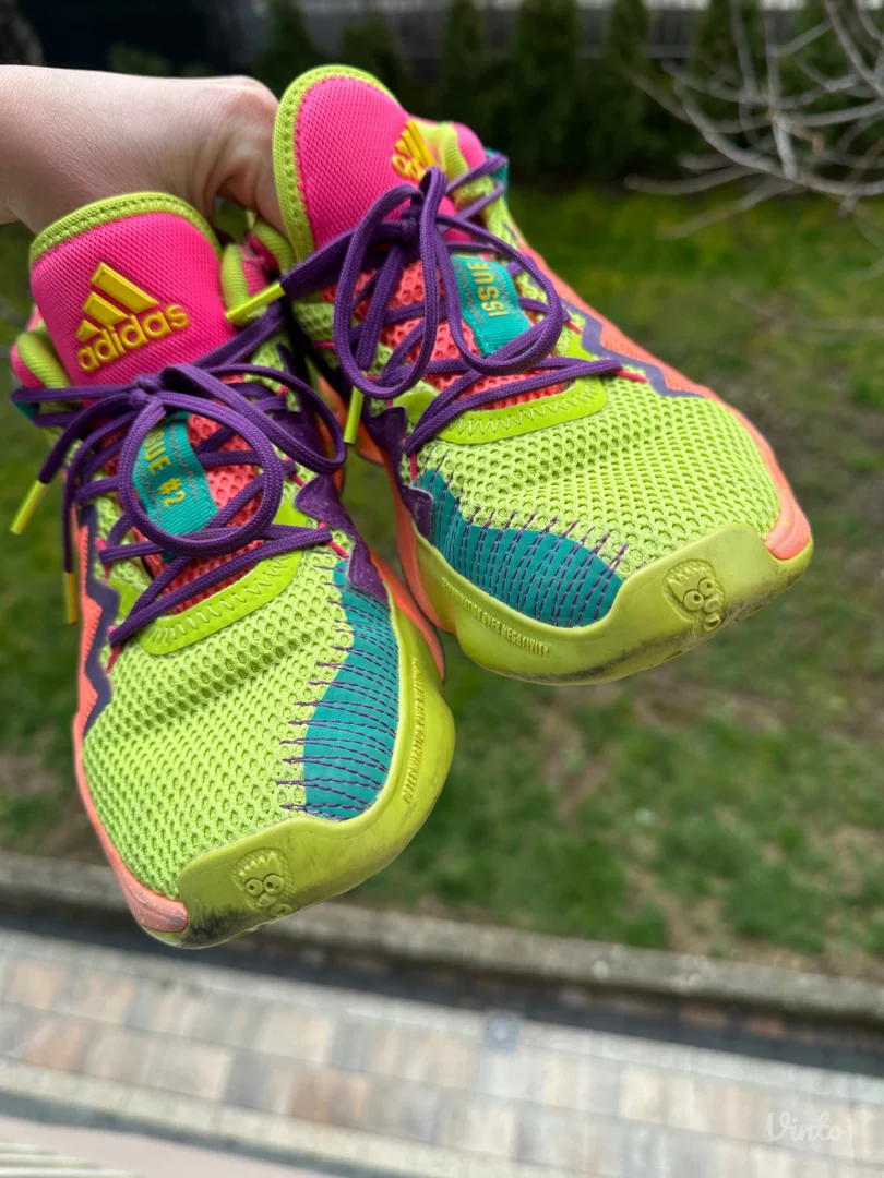 Patike za sport(košarka, odbojka itd…)