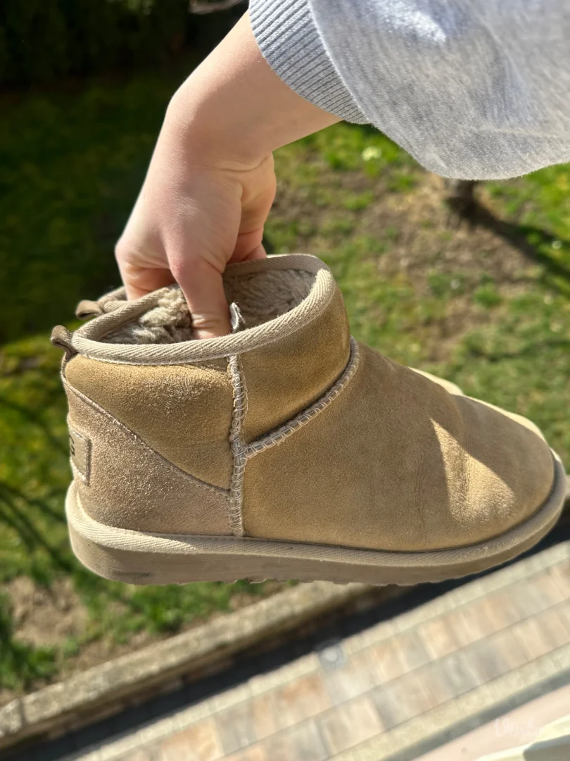 Ugg mini