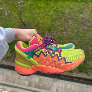 Patike za sport(košarka, odbojka itd…)