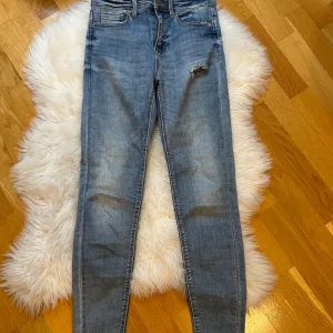 stradivarius uske farmerke