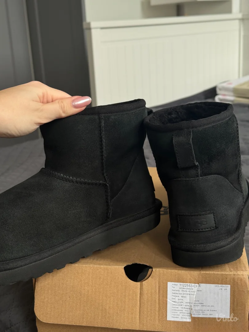Ugg Classic Mini Crna boja