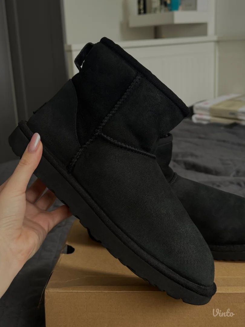 Ugg Classic Mini Crna boja