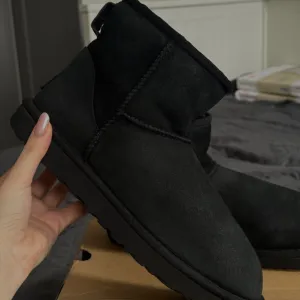 Ugg Classic Mini Crna boja