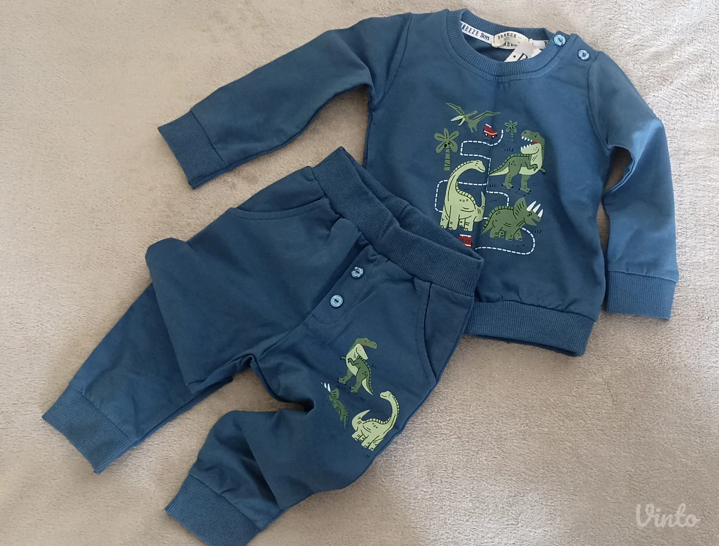 Dino komplet trenerka NOVO ETIKETA