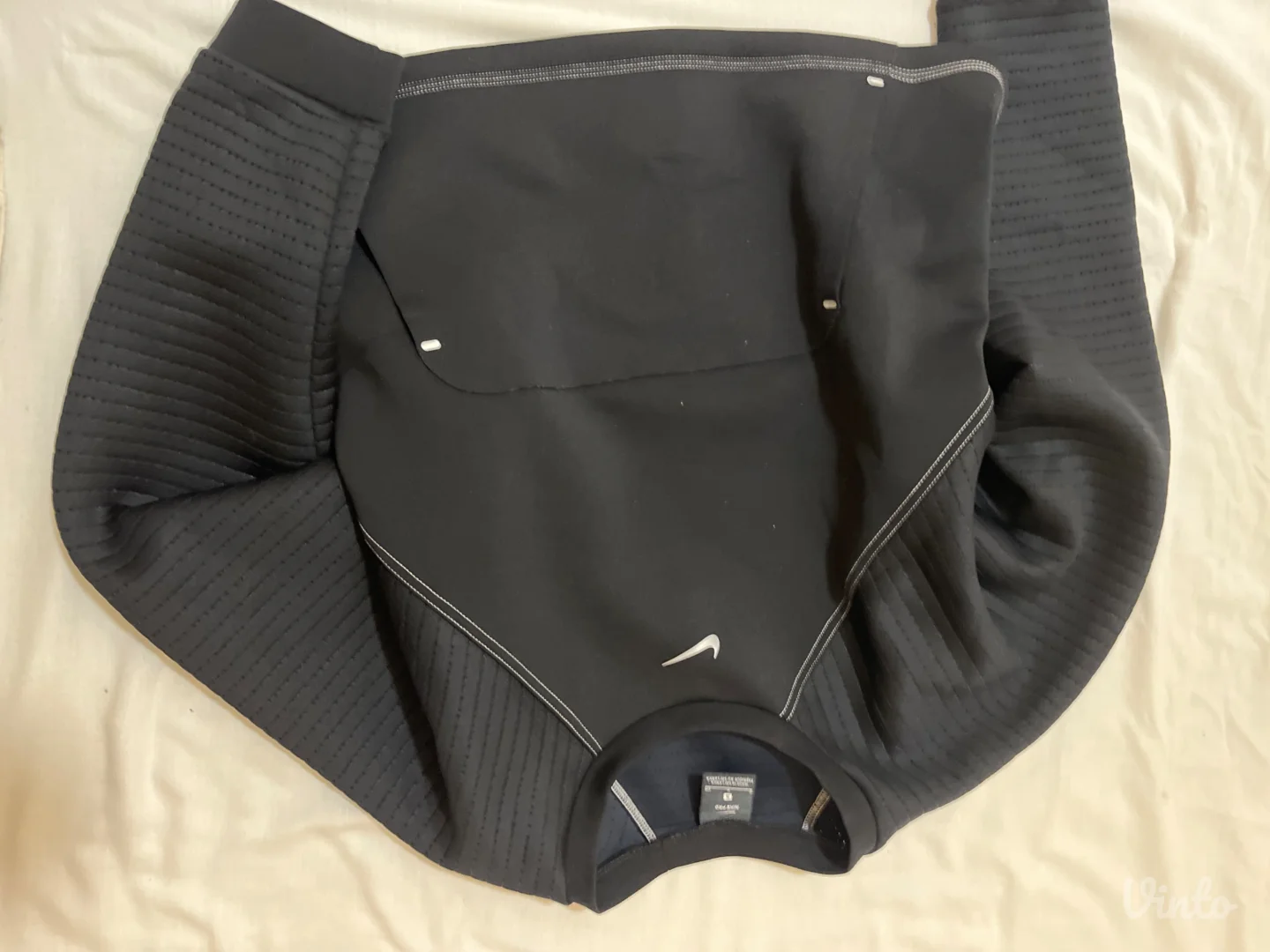 Nike pro- crna dukserica