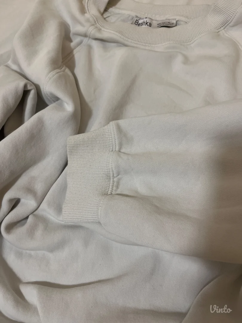 Bershka - bela dukserica