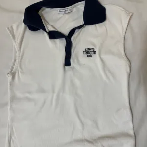 Stradivarius - bela majica bez rukava