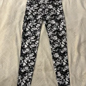 Nike helanke sa printom