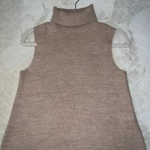 Zara braon rolka bez rukava, S