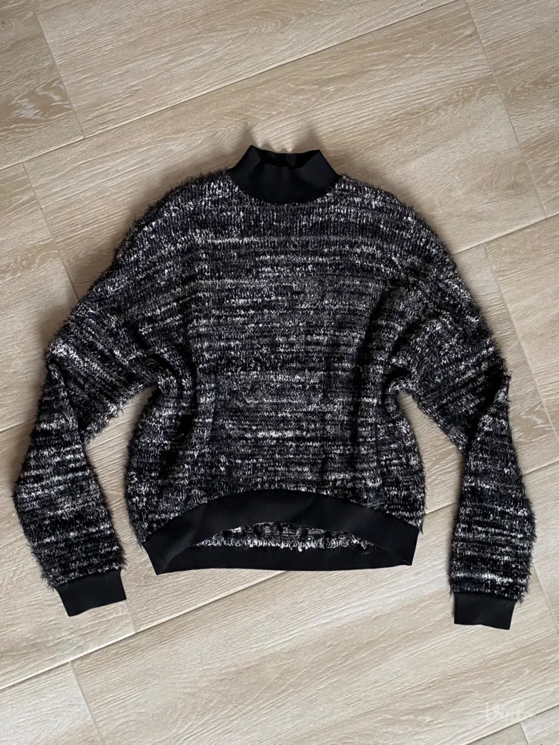 Bershka crop džemperić S