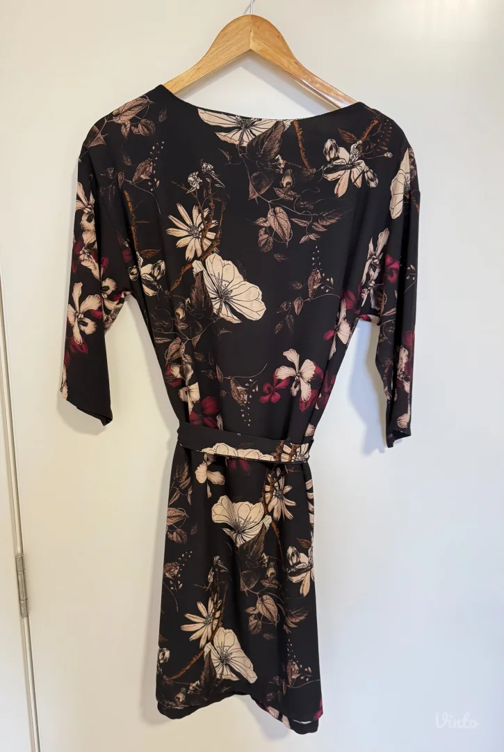 Crna cvetna haljina