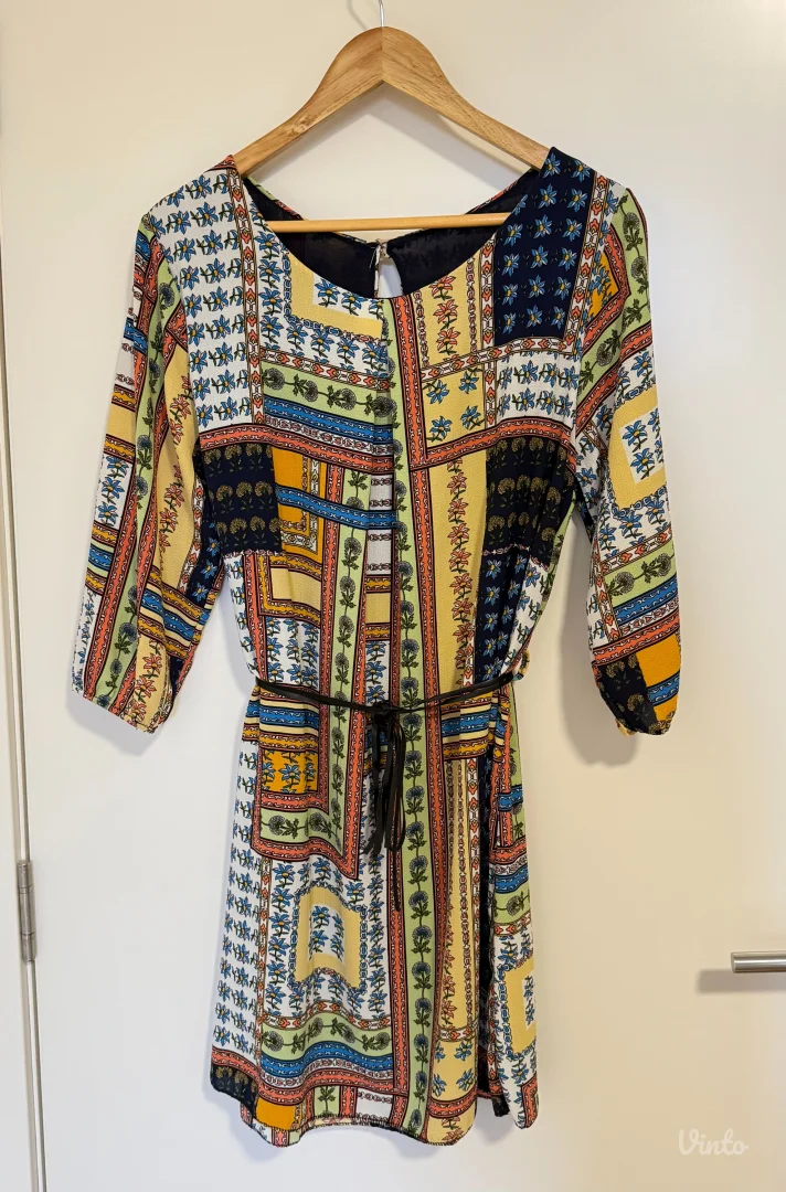 Šarena lepršava haljina