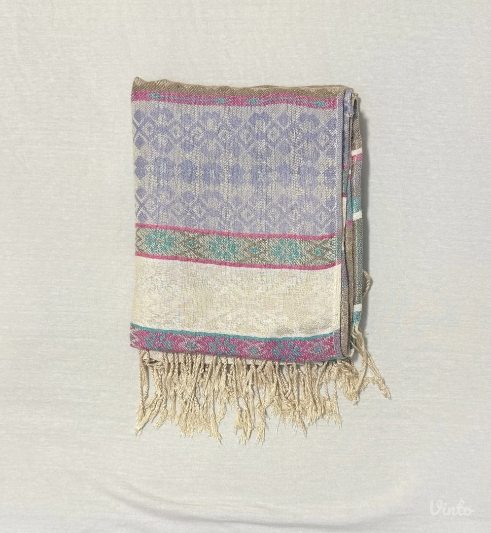 Šal sa resama u pastelnim tonovima