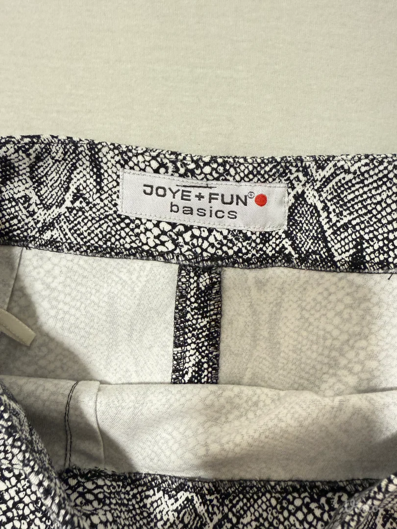 Mini suknja sa zmijskim printom