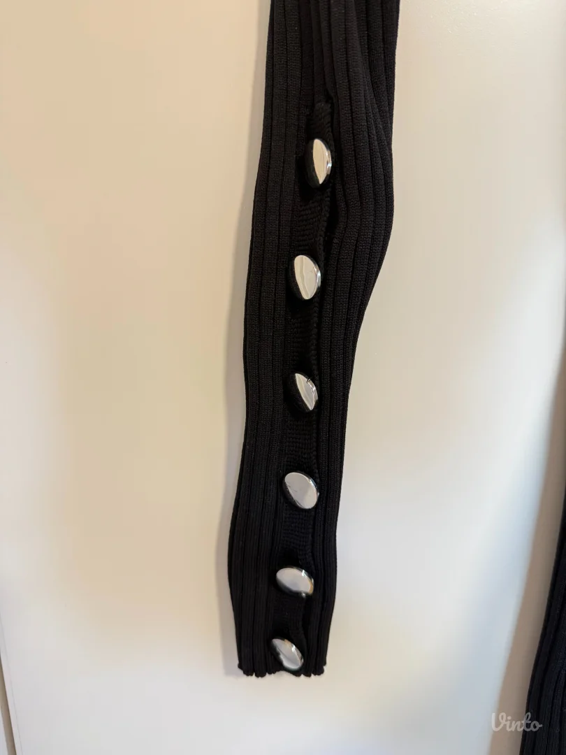 Crna rebrasta haljina