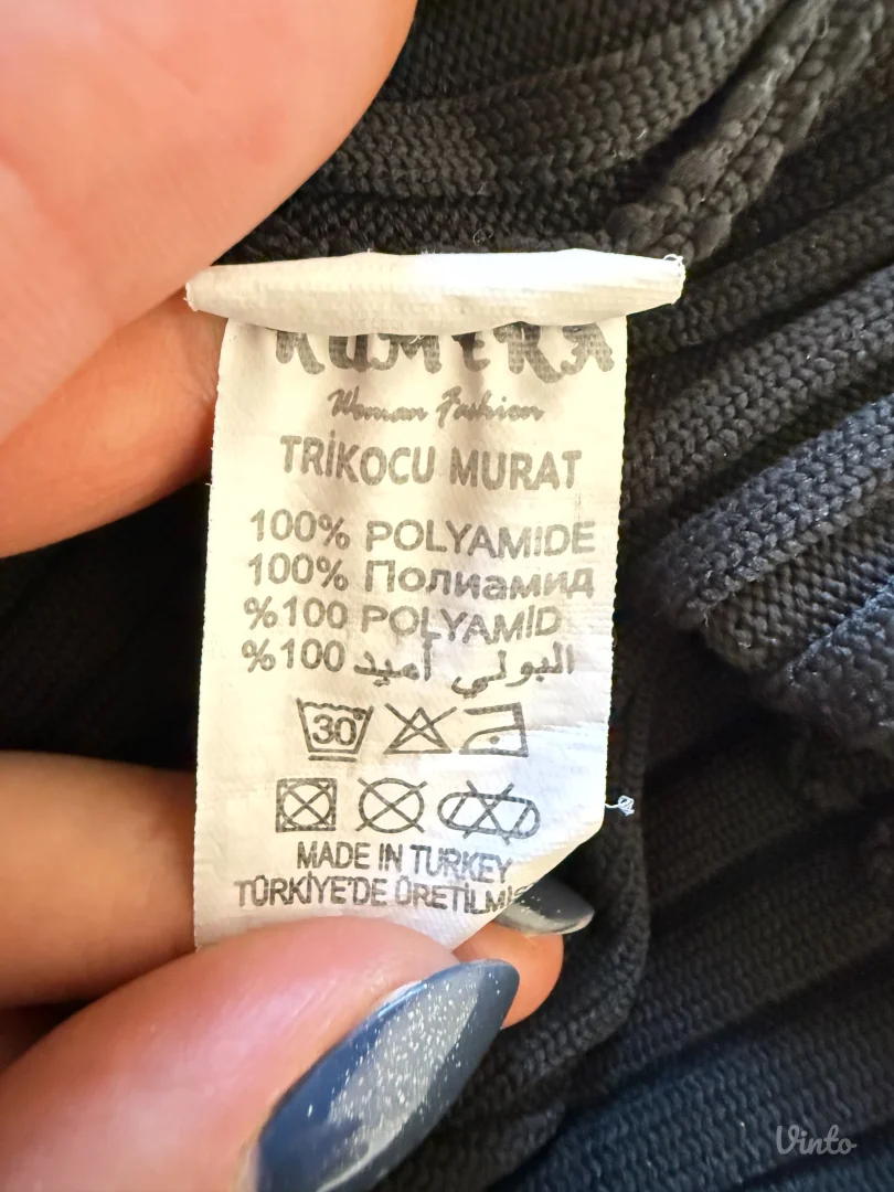 Crna rebrasta haljina