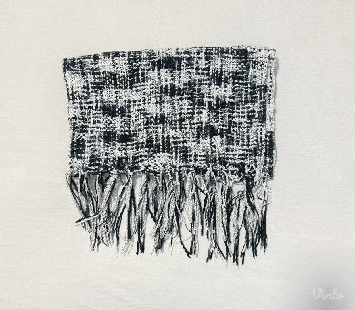 Crno-beli tvid šal sa resama