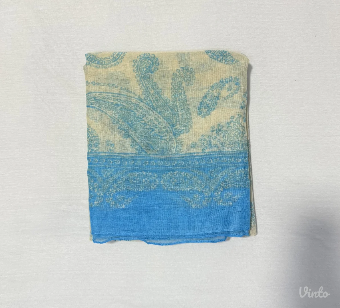 Plavo-bež marama sa dezenom
