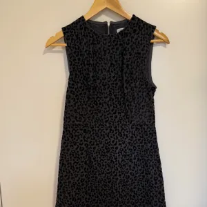 Zara - Crna mini haljina