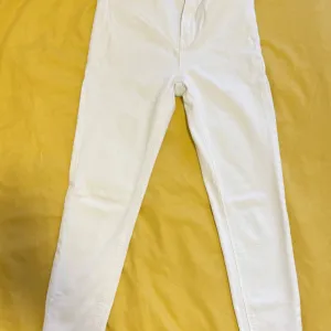 Stradivarius - Bele farmerke