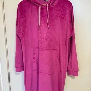 Plišana duksericu/haljinu sa kapuljačom