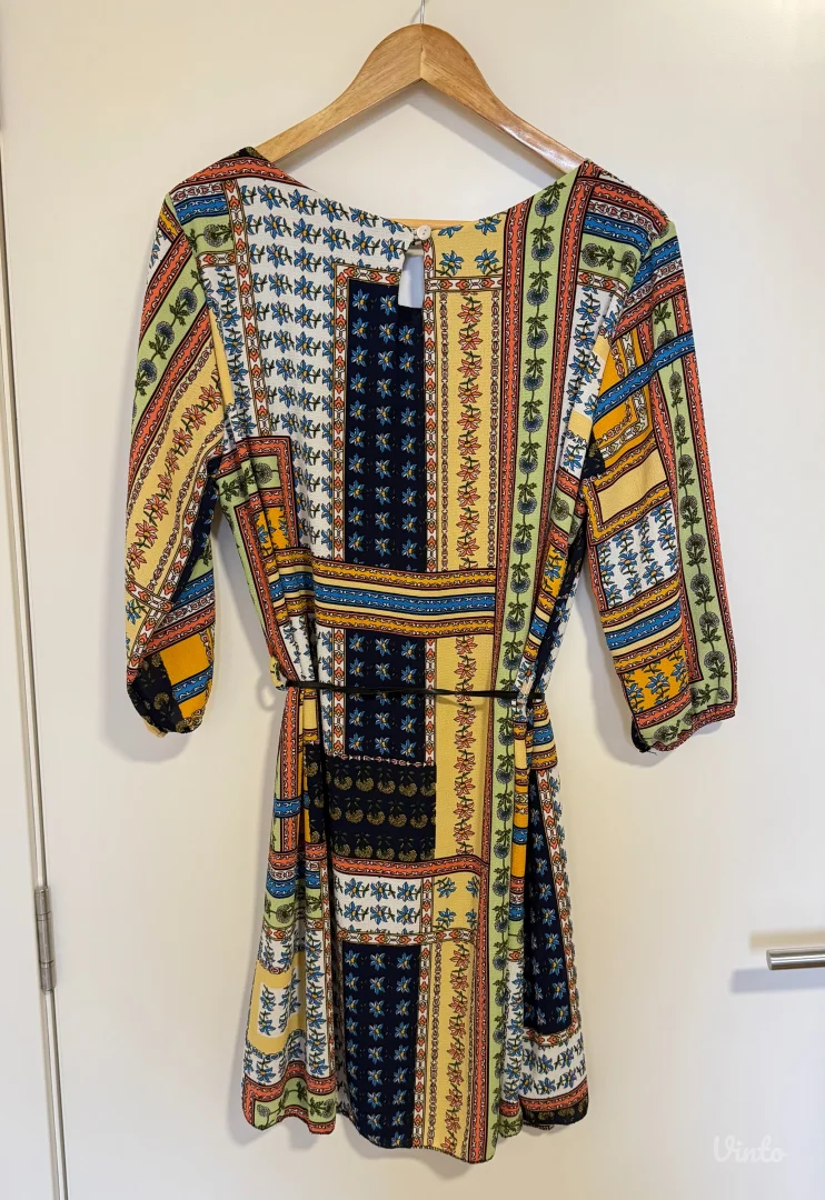 Šarena lepršava haljina