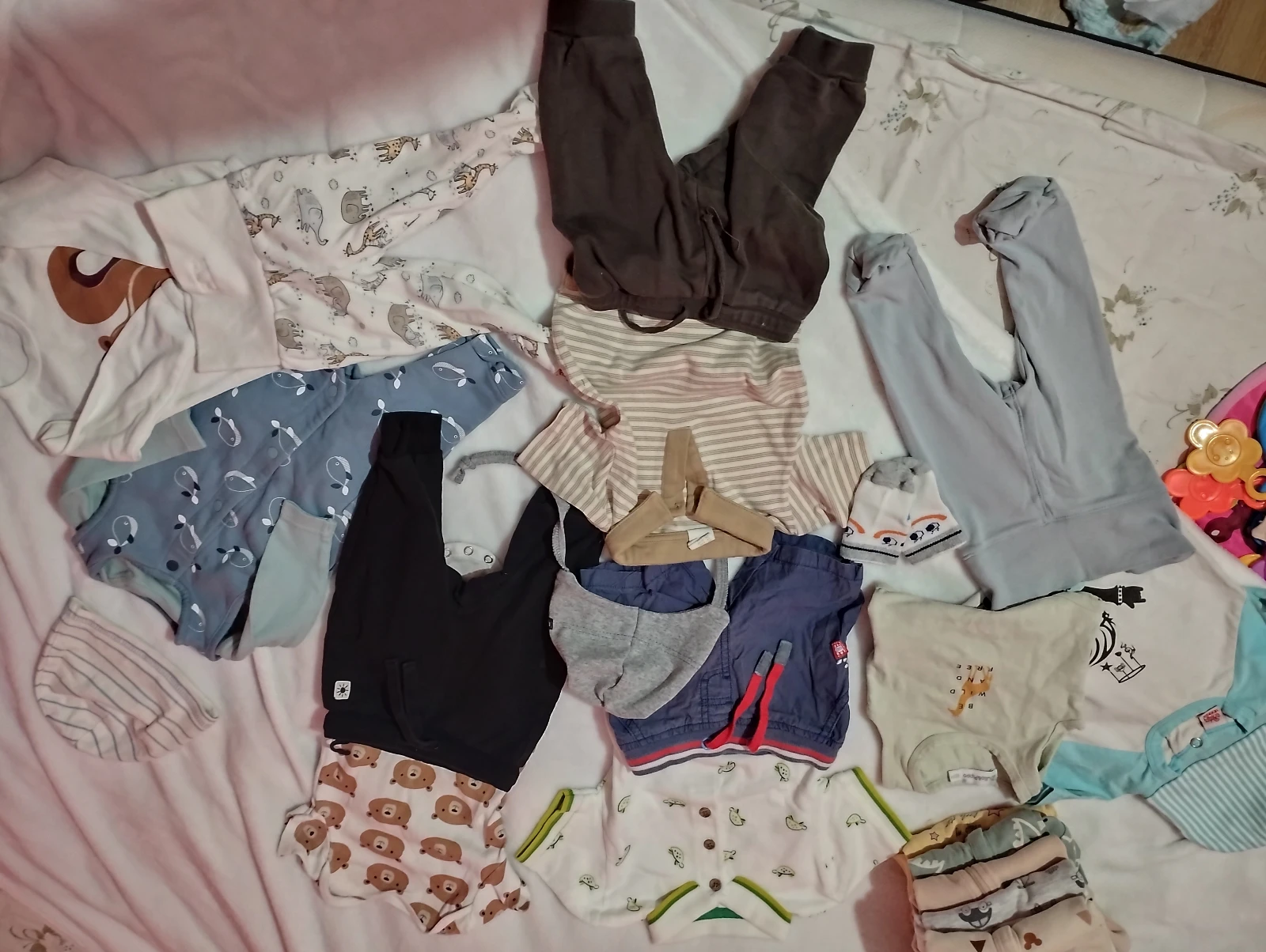 Veliki paket očuvane garderobe za dječake (1–3 meseca )