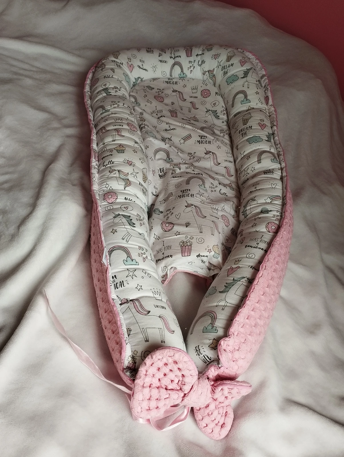 Gnezdo za bebe sa motivom jednoroga