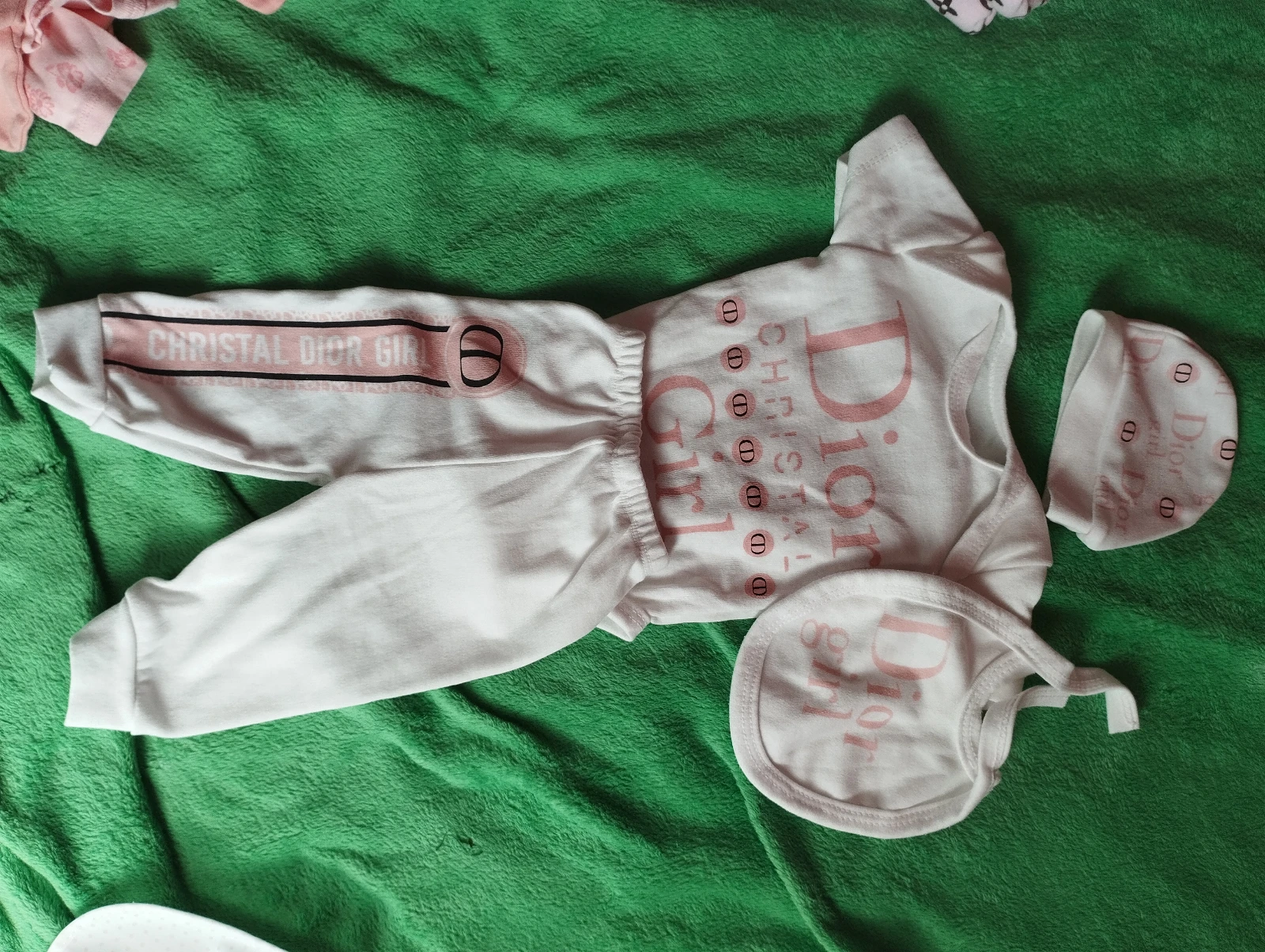 Luksuzan paket odeće za devojčice (LV, Dior kompleti)