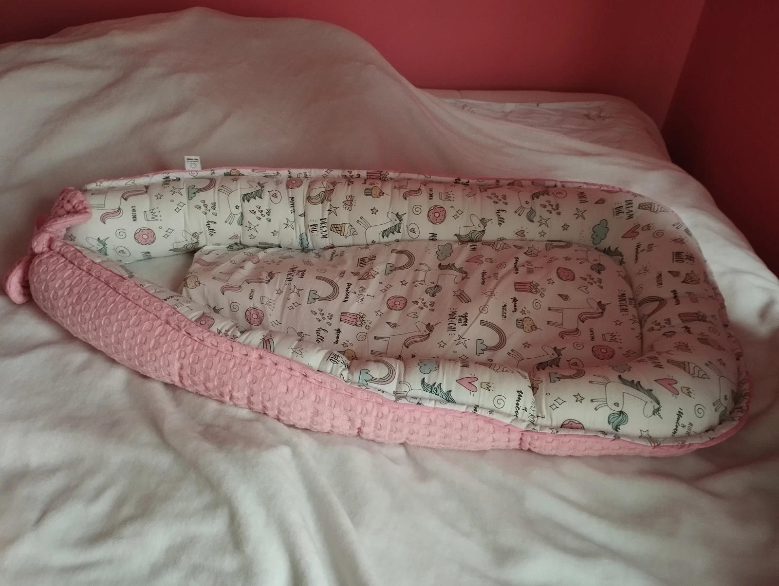 Gnezdo za bebe sa motivom jednoroga