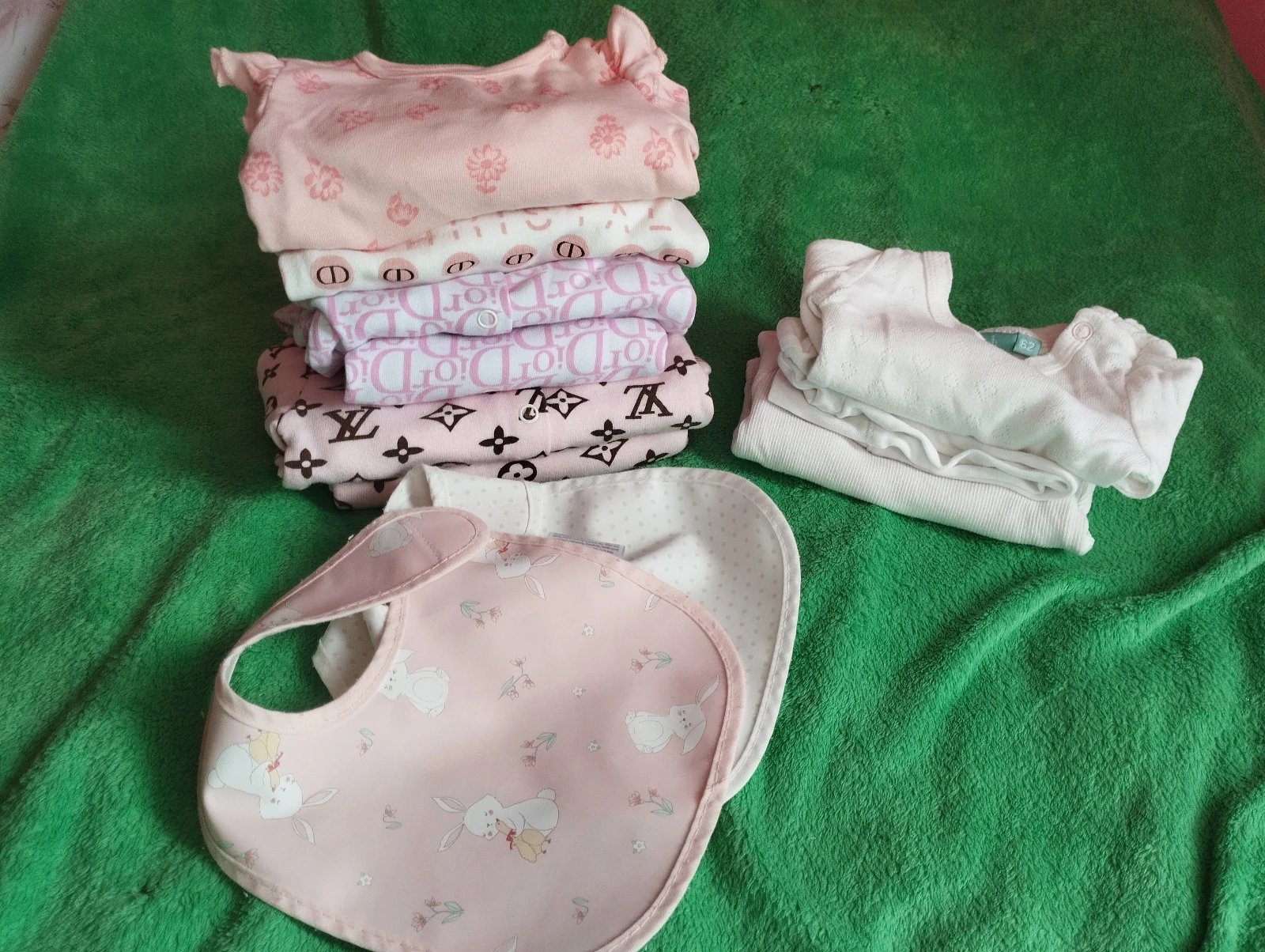 Luksuzan paket odeće za devojčice (LV, Dior kompleti)