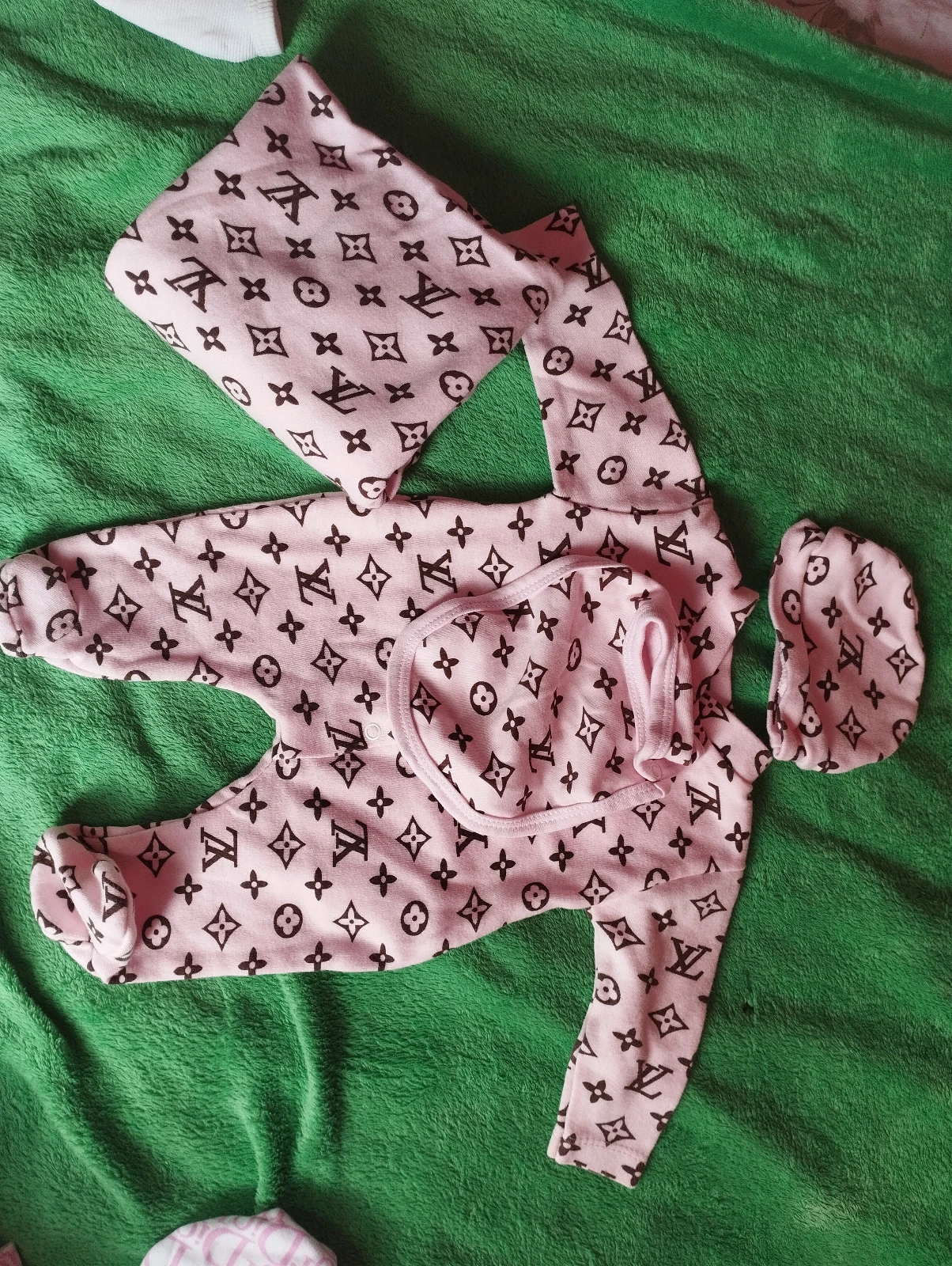 Luksuzan paket odeće za devojčice (LV, Dior kompleti)