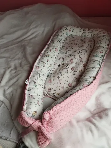 Gnezdo za bebe sa motivom jednoroga