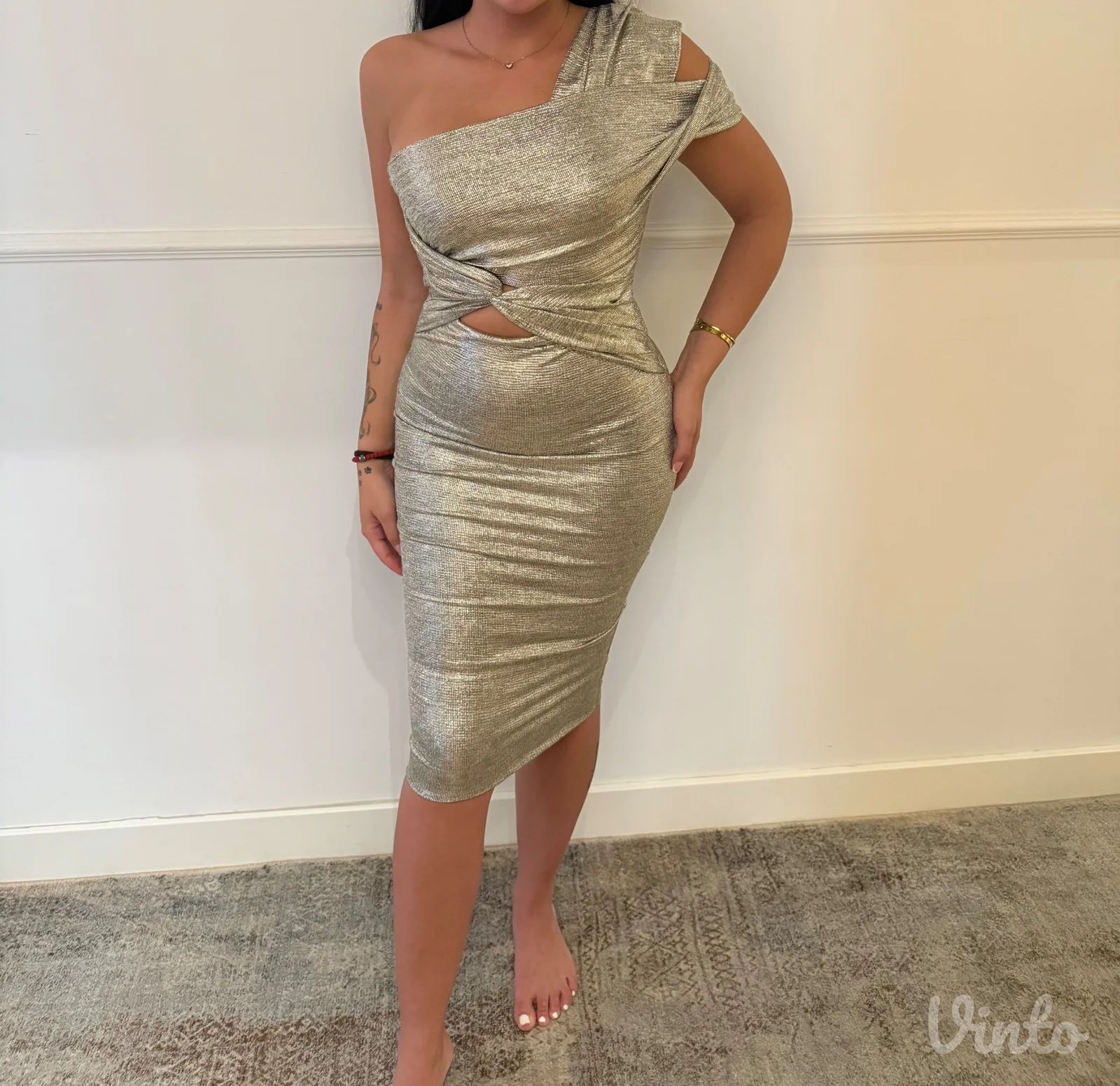 Elegantna metalik midi haljina