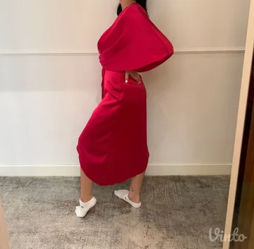 Elegantna satenska midi haljina