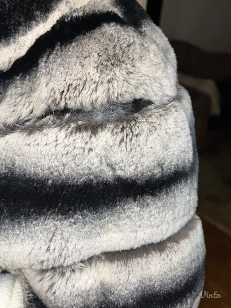 Bunda od pravog krzna/ Činčila