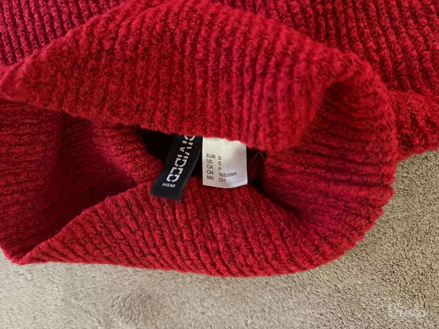 H&M - Crveni džemper rolka