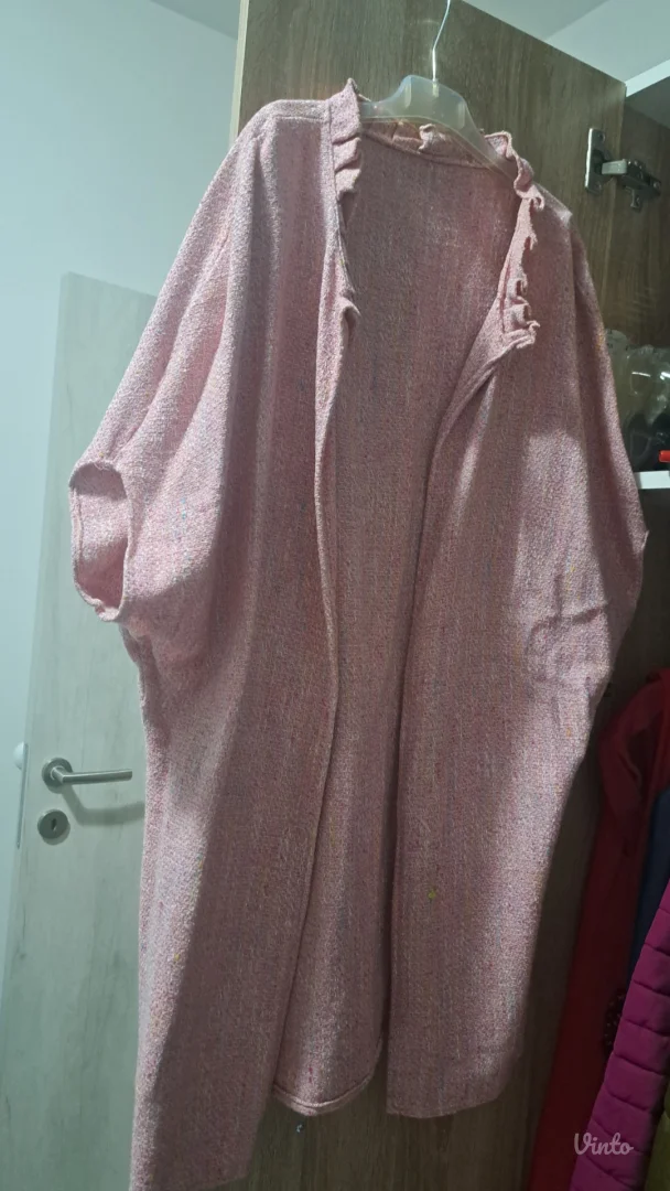 Ogrtač, ponco dizajner Aleksandra Lekic