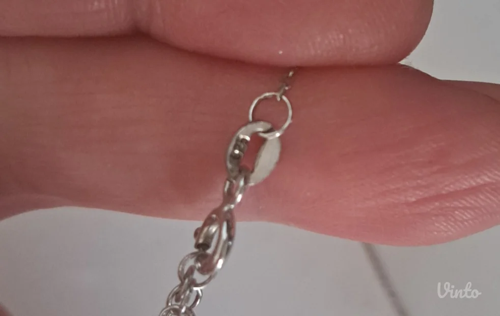 Srebrni lancima sa priveskom od cirkona