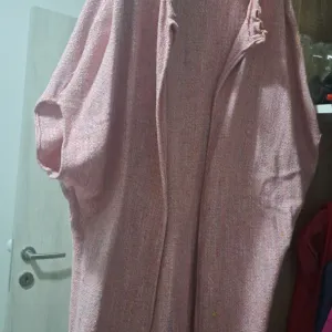 Ogrtač, ponco dizajner Aleksandra Lekic