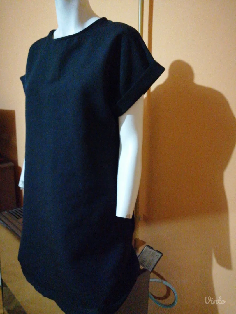 Crna haljina sa dzepovima