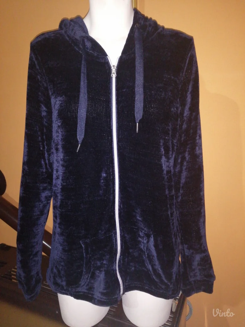 Janina sa kapuljačom