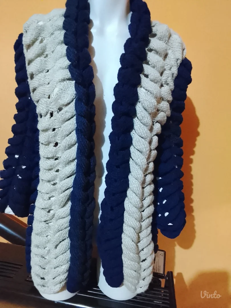 Veoma interesantan dzemper