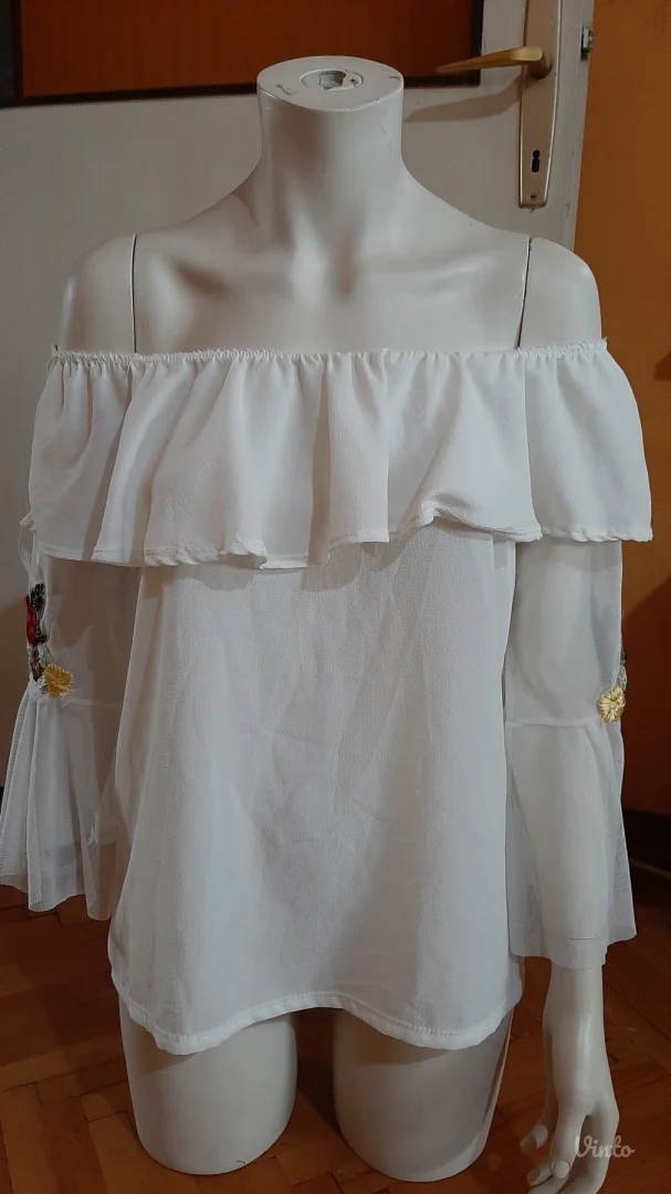 Bluza sa vezom na rukavima