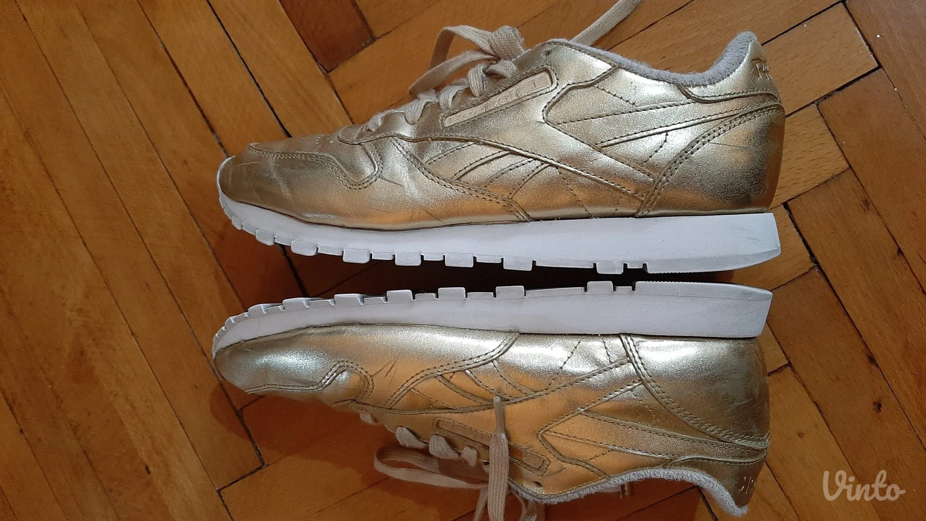 Zlatne Reebok patike